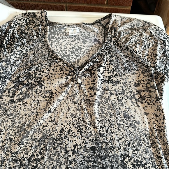 Jaclyn Smith Front Gathered V-Neck Blouse Short Sleeves Paint Splatter Design M - Picture 14 of 16
